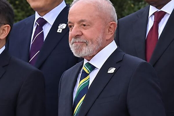 Lula-paga-Bolsa-Família-com-aumento