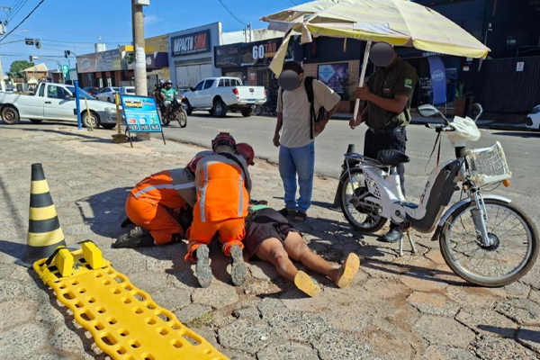 Motociclista-é-socorrida-pelo-bombeiros